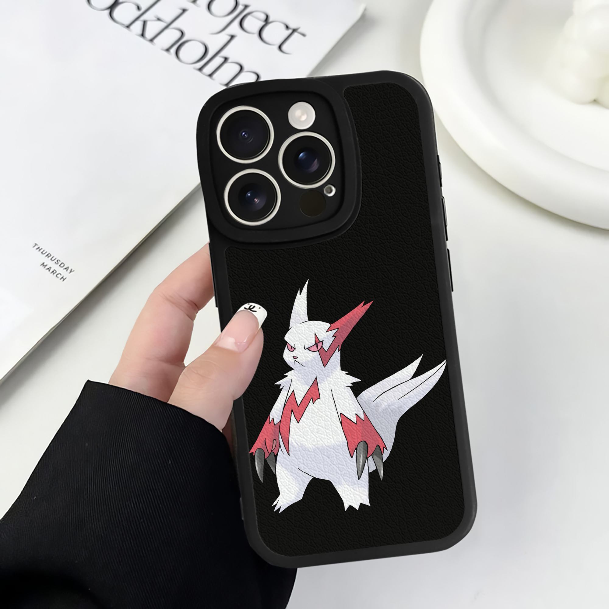 （画像用） ポケットモンスター Pokémon 【iPhone 16シリーズ対応】シリコンスマホケース（レザー調） 材質：シリコン
